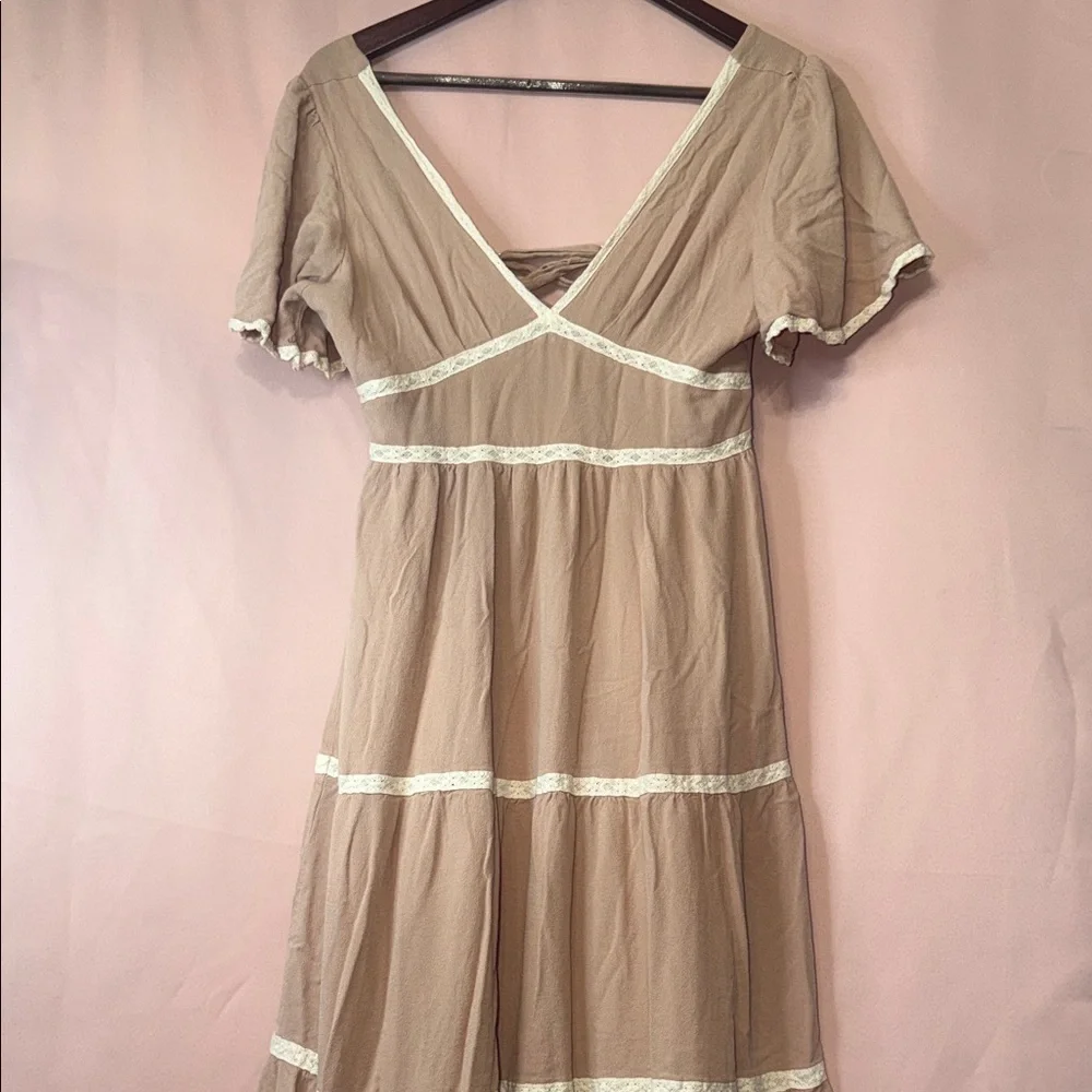 Blush V-Neck Tiered Maxi Dress with Lace Trim - Picture 3 of 9